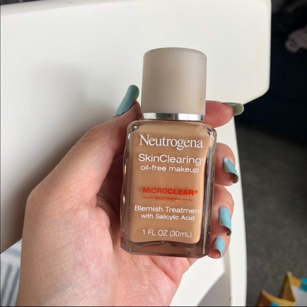 neutrogena skin clearing foundation